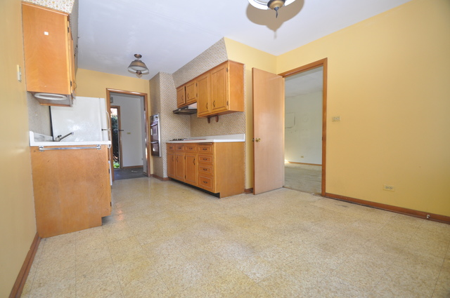 282 Diamond Head Dr, Des Plaines, IL 60018 photo 4