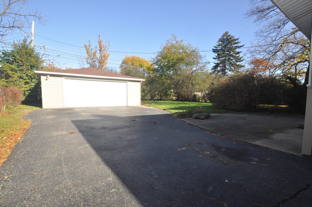 282 Diamond Head Dr, Des Plaines, IL 60018 photo 2