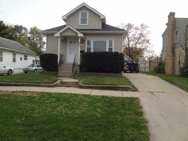 681 Chester Ave, Elgin, IL 60120 photo 2