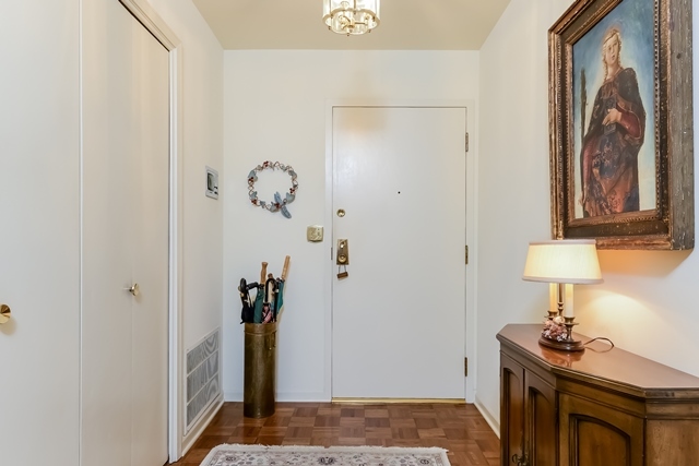 90 Franklin Pl #212, Lake Forest, IL 60045 photo 3