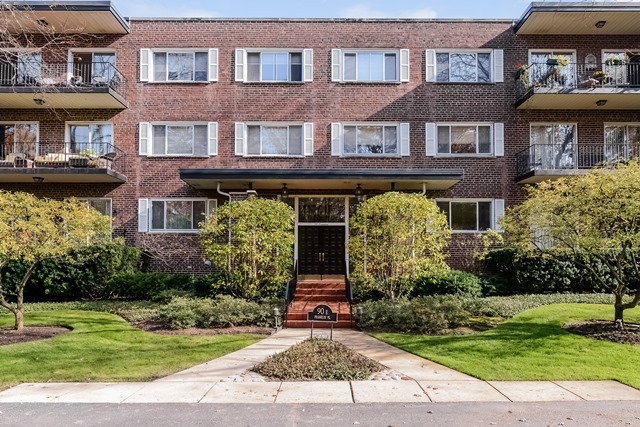 90 Franklin Pl #212, Lake Forest, IL 60045 photo 1