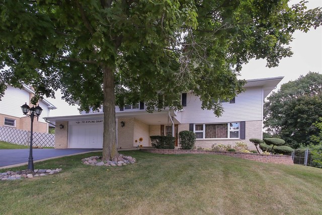 721 Kipling Ct, Roselle, IL 60172 photo 1