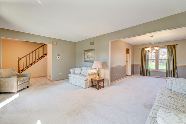 2303 Albright Ln, Wheaton, IL 60189 photo 4