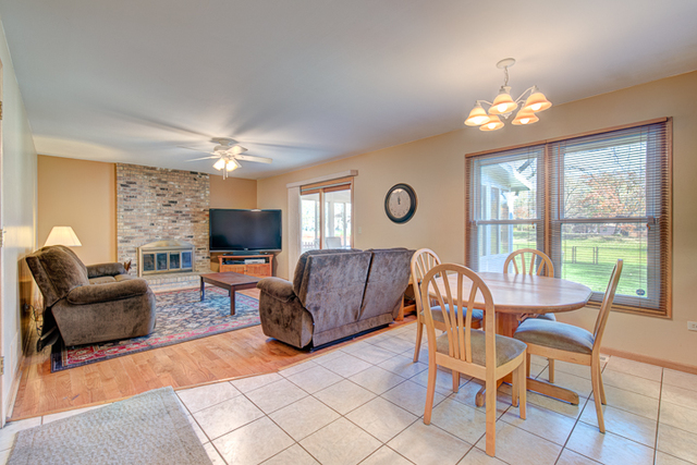 2303 Albright Ln, Wheaton, IL 60189 photo 9
