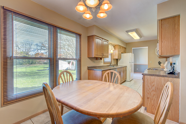 2303 Albright Ln, Wheaton, IL 60189 photo 8