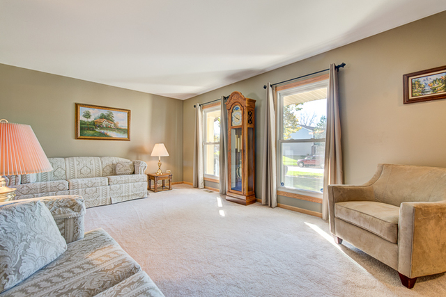2303 Albright Ln, Wheaton, IL 60189 photo 3