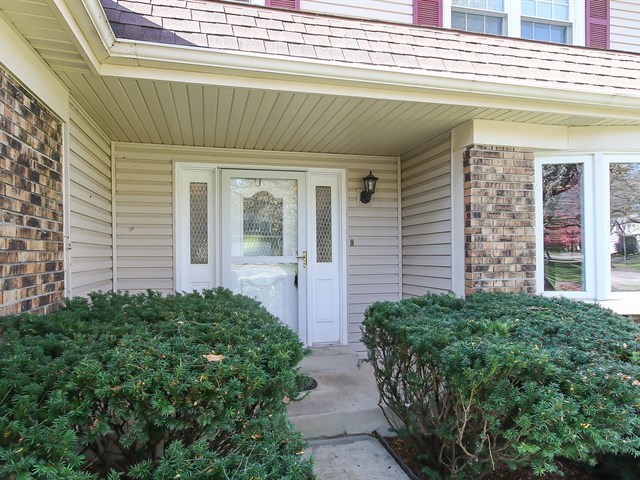 1501 Hampton Ct, Naperville, IL 60565 photo 2