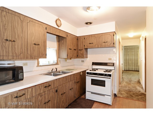 6040 W Montrose Ave, Chicago, IL 60634 photo 3