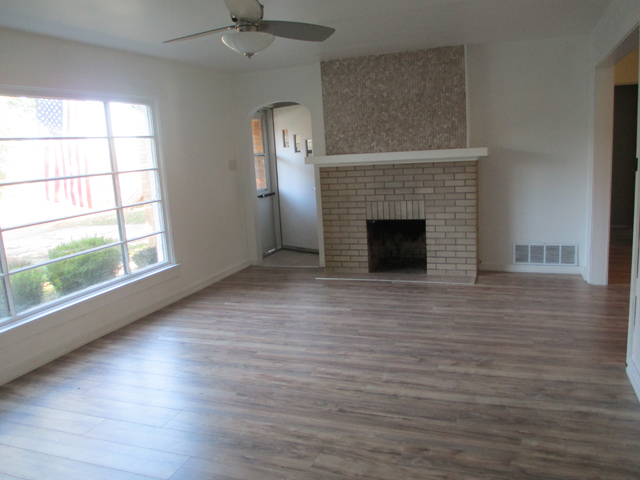1113 Henry St, Peru, IL 61354 photo 2