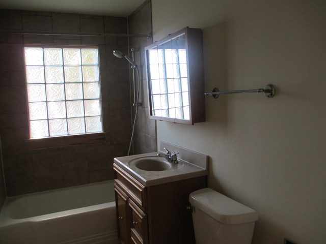 1113 Henry St, Peru, IL 61354 photo 5