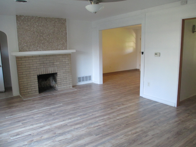 1113 Henry St, Peru, IL 61354 photo 3