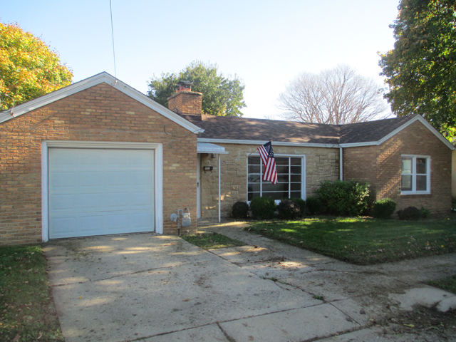 1113 Henry St, Peru, IL 61354 photo 1