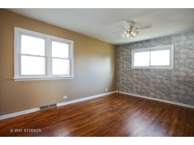 2447 Eisenhower Dr, Des Plaines, IL 60018 photo 5