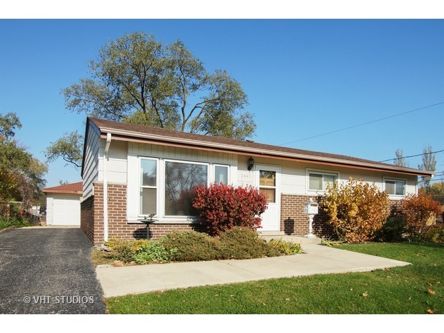 2447 Eisenhower Dr, Des Plaines, IL 60018 photo 1