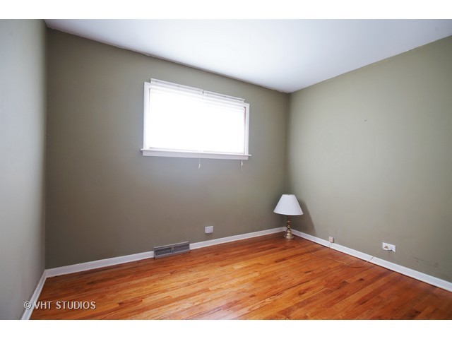 2447 Eisenhower Dr, Des Plaines, IL 60018 photo 7