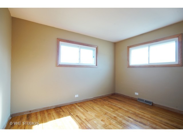 2447 Eisenhower Dr, Des Plaines, IL 60018 photo 6