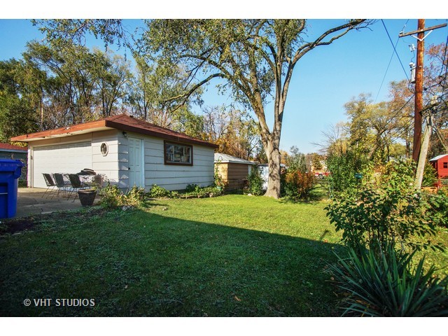 2447 Eisenhower Dr, Des Plaines, IL 60018 photo 10