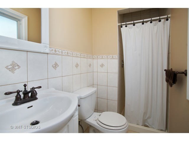 2447 Eisenhower Dr, Des Plaines, IL 60018 photo 8