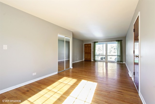 223 E Lorraine Ave, Addison, IL 60101 photo 2