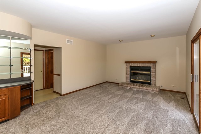 221 Wilcox Dr, Bartlett, IL 60103 photo 8