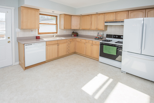 7322 Bunker Rd, Darien, IL 60561 photo 3
