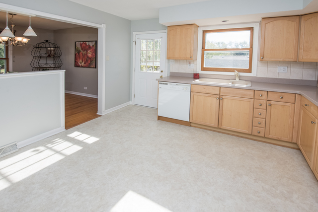 7322 Bunker Rd, Darien, IL 60561 photo 4