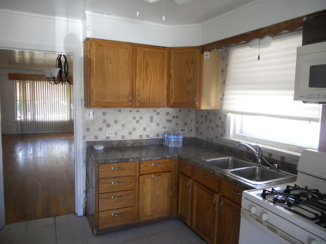 548 E 104th Pl, Chicago, IL 60628 photo 9