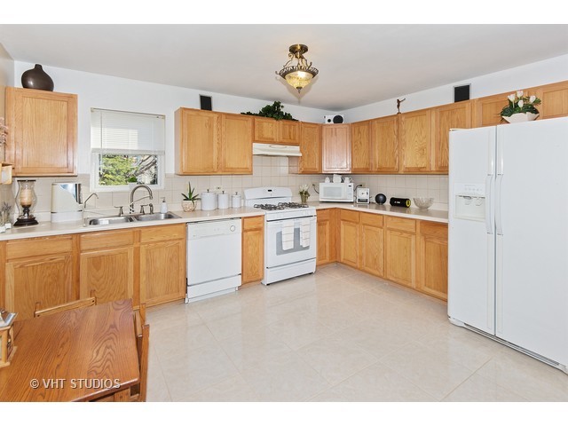 5401 Meadowbrook St, Plainfield, IL 60586 photo 3