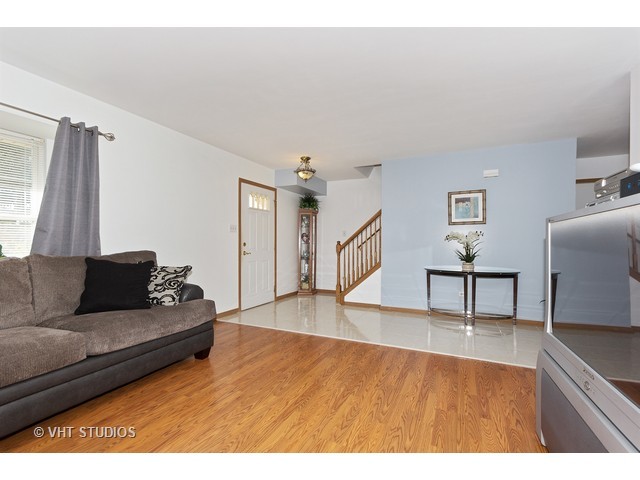 5401 Meadowbrook St, Plainfield, IL 60586 photo 2