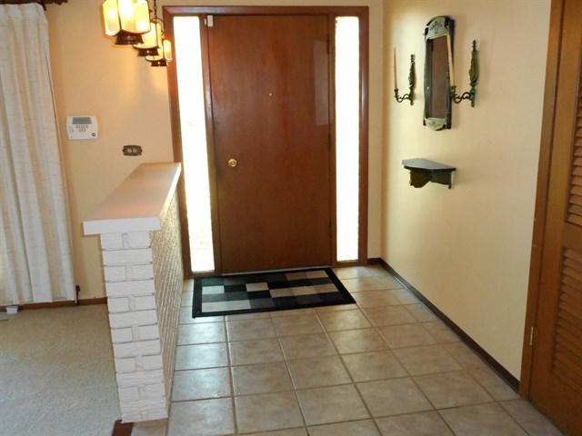 800 Spring St, Roselle, IL 60172 photo 3