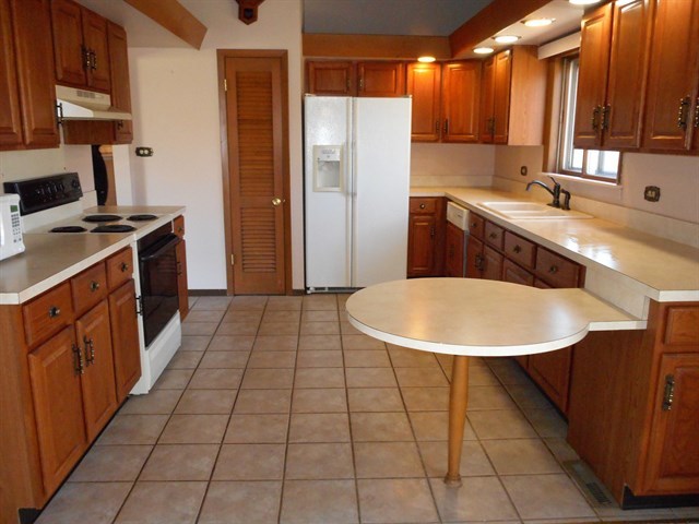 800 Spring St, Roselle, IL 60172 photo 7