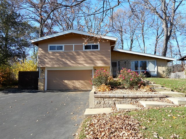 800 Spring St, Roselle, IL 60172 photo 1