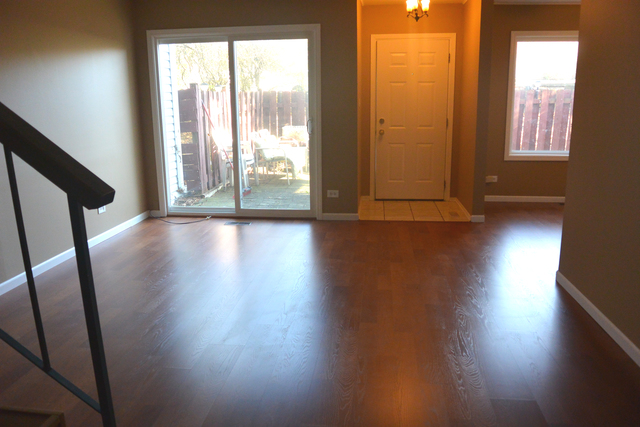 1675 Islandview Ct, Hoffman Estates, IL 60195 photo 2
