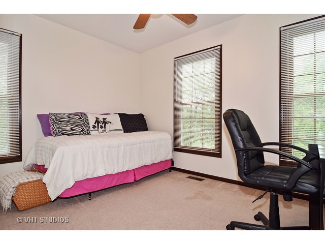 4351 Lombardy Ln, Hoffman Estates, IL 60192 photo 17