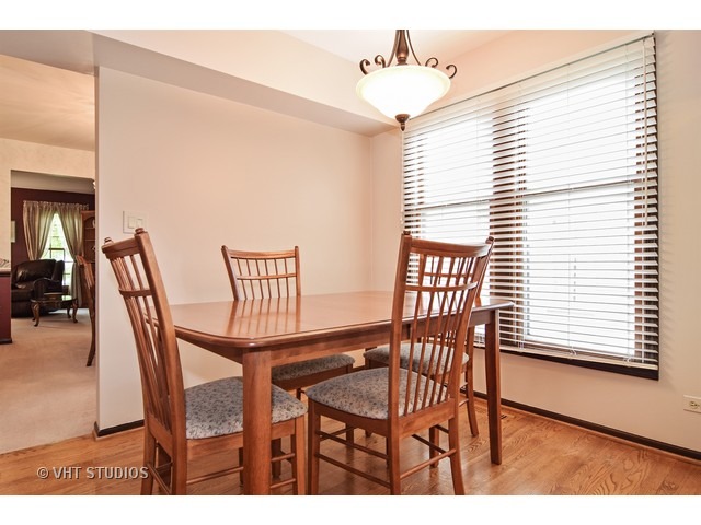 4351 Lombardy Ln, Hoffman Estates, IL 60192 photo 8