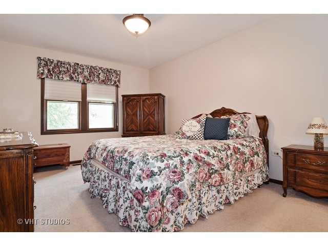 4351 Lombardy Ln, Hoffman Estates, IL 60192 photo 11