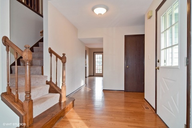 4351 Lombardy Ln, Hoffman Estates, IL 60192 photo 3
