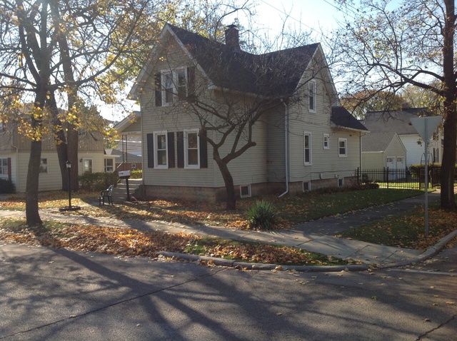217 E 1st St, East Dundee, IL 60118 photo 2