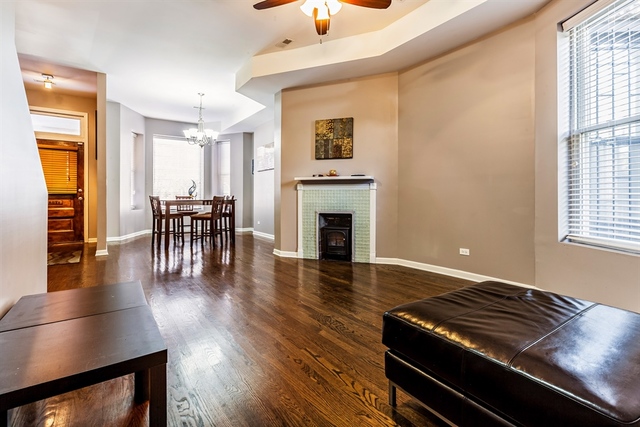 819 E 47th Pl, Chicago, IL 60615 photo 2