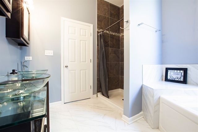 819 E 47th Pl, Chicago, IL 60615 photo 12