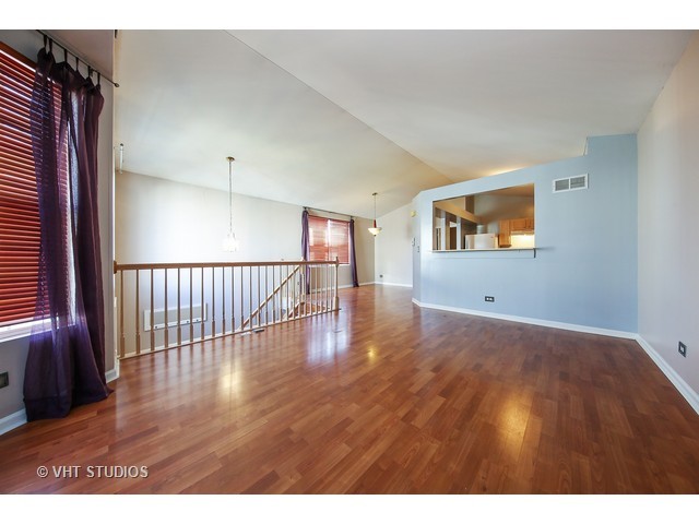 1065 Symphony Dr, Aurora, IL 60504 photo 2