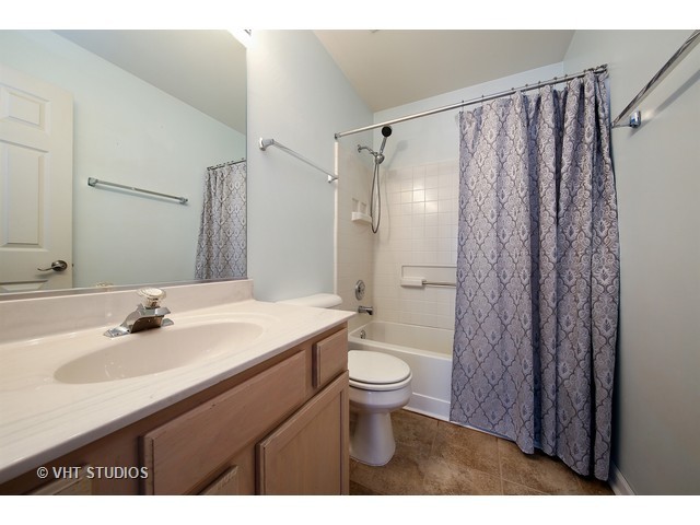 1065 Symphony Dr, Aurora, IL 60504 photo 9