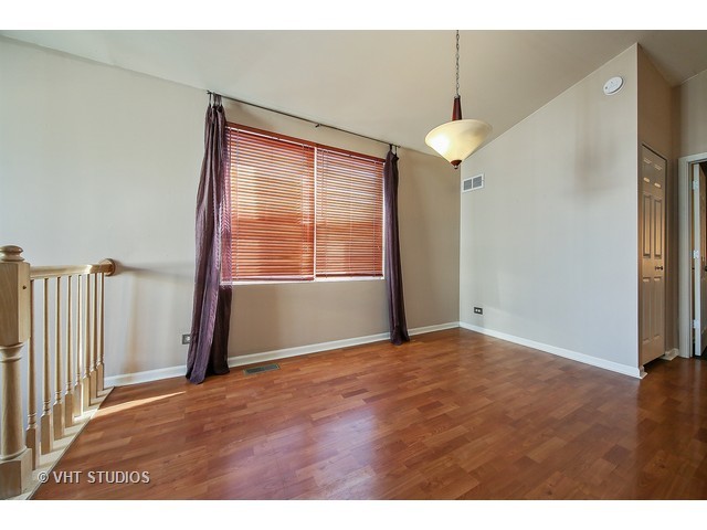 1065 Symphony Dr, Aurora, IL 60504 photo 4