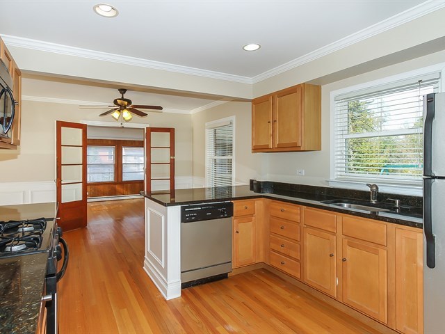 714 Adams St, Elgin, IL 60123 photo 8