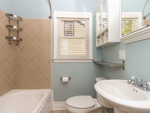 714 Adams St, Elgin, IL 60123 photo 13