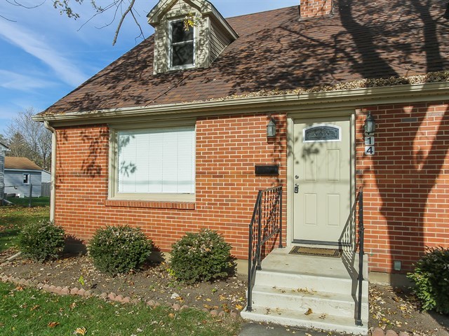 714 Adams St, Elgin, IL 60123 photo 2