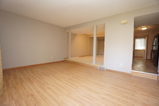 6 Dumbarton Oaks Pl, Elgin, IL 60123 photo 2