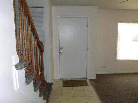 1092 Cascade Dr, Aurora, IL 60506 photo 2