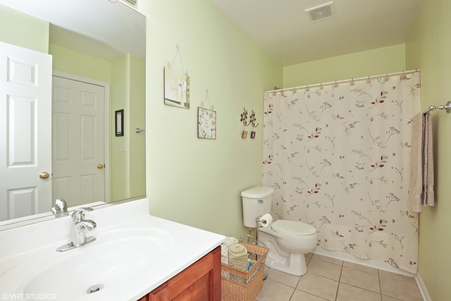 2439 Daybreak Ct, Elgin, IL 60123 photo 10