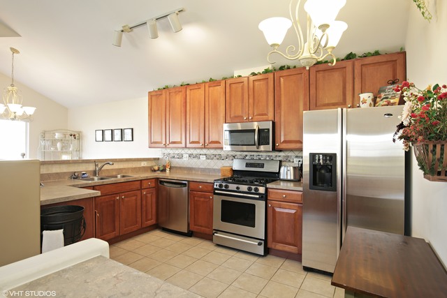 2439 Daybreak Ct, Elgin, IL 60123 photo 3